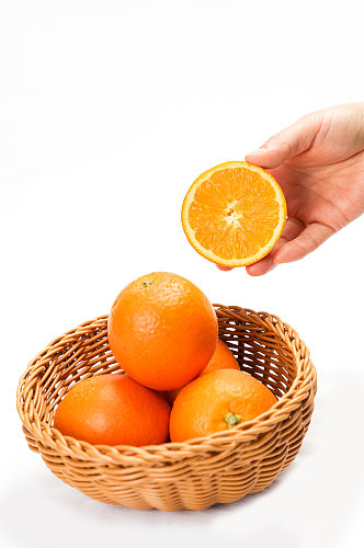橙子橘子手拿切面水果物品摄影图片