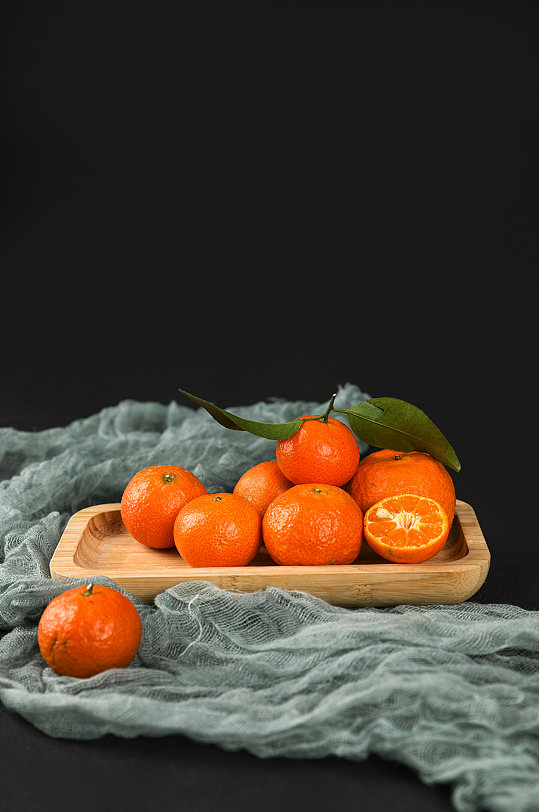 盘装沙糖桔橘子果篮水果物品摄影图片