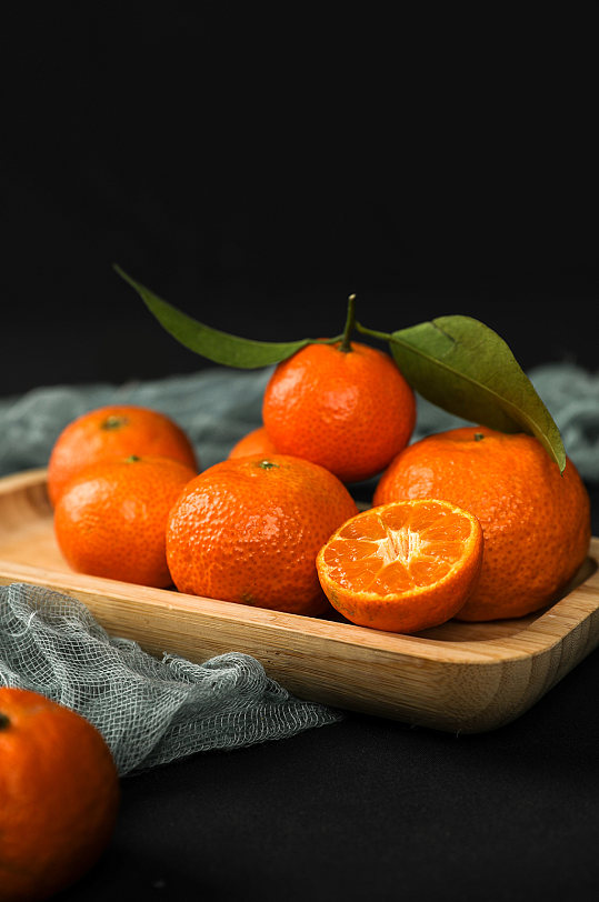 盘装沙糖桔橘子果篮水果物品摄影图片