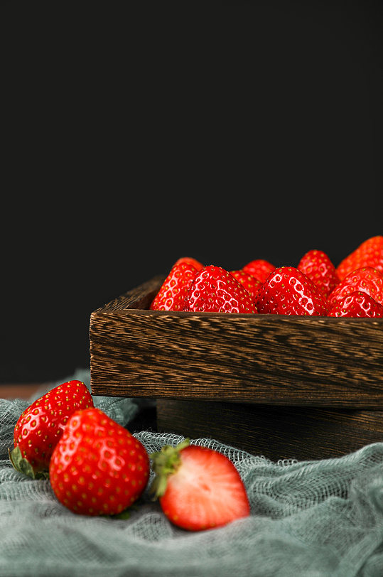 新鲜草莓果盘水果物品摄影图片-众图网