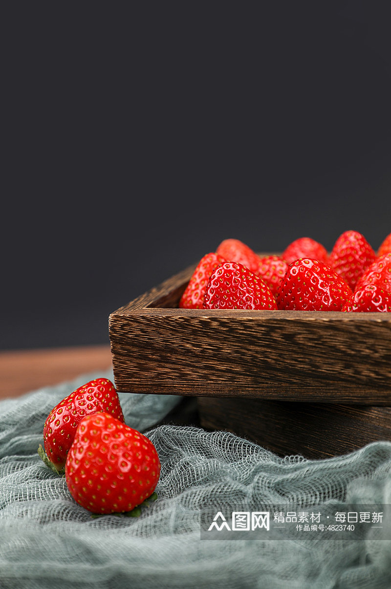 草莓切面草莓果盘水果物品摄影图片素材