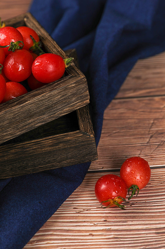 果盘圣女果小番茄水果物品摄影图片