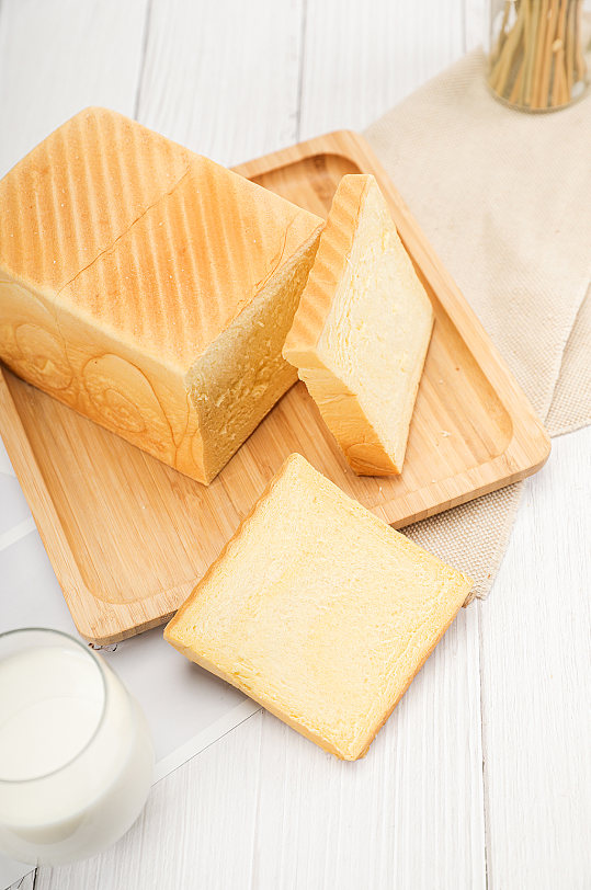 早餐切片吐司牛奶面包食品物品摄影图片