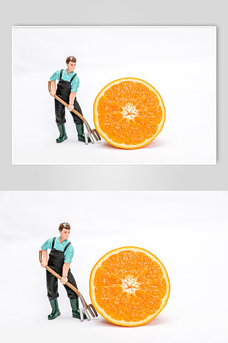 微缩小人橙子橘子切片水果物品摄影图片