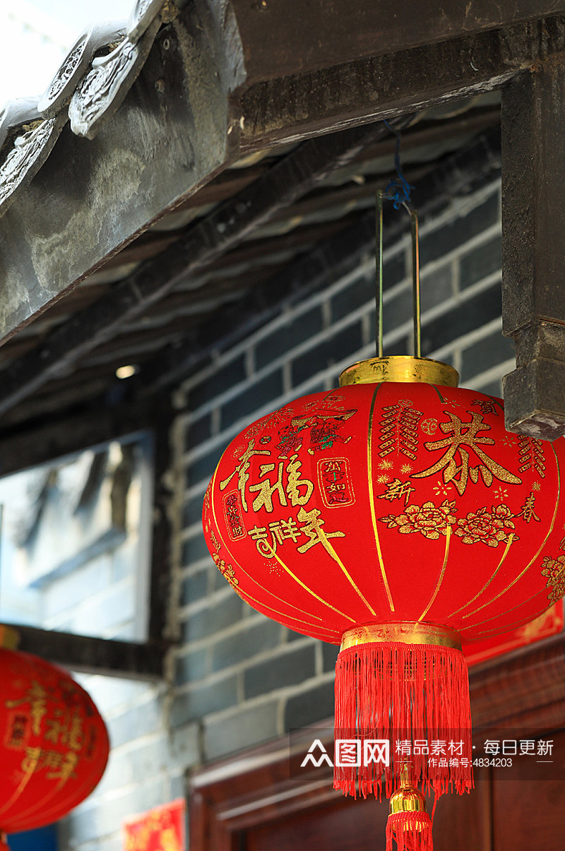 中式古风建筑屋檐挂灯笼摄影图片素材