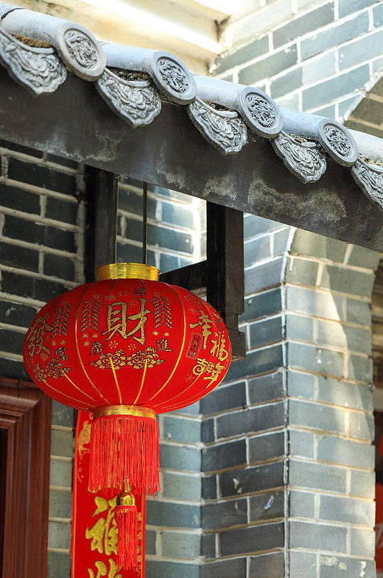 中式建筑屋檐灯笼对联元素摄影图片