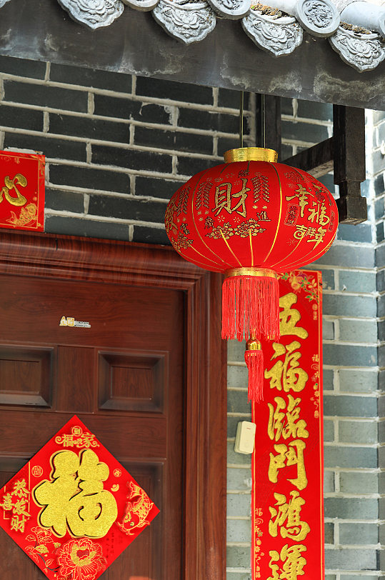 中式建筑红灯笼对联元素摄影图片