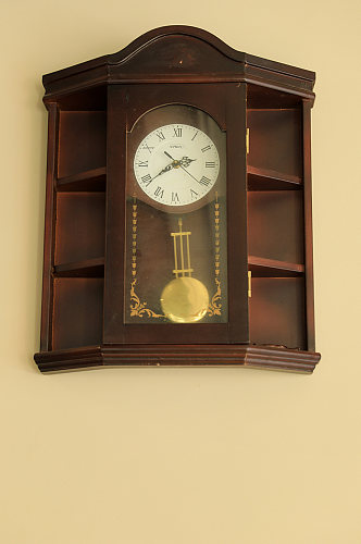 室内挂钟时钟元素摄影图片