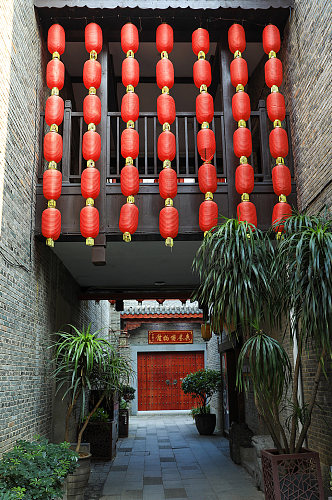 中式建筑古镇风光建筑灯笼元素摄影图片