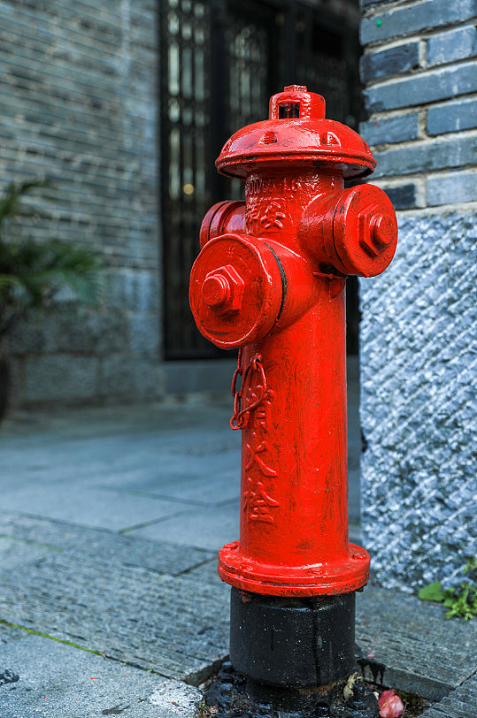 中式古镇建筑消防栓元素摄影图片