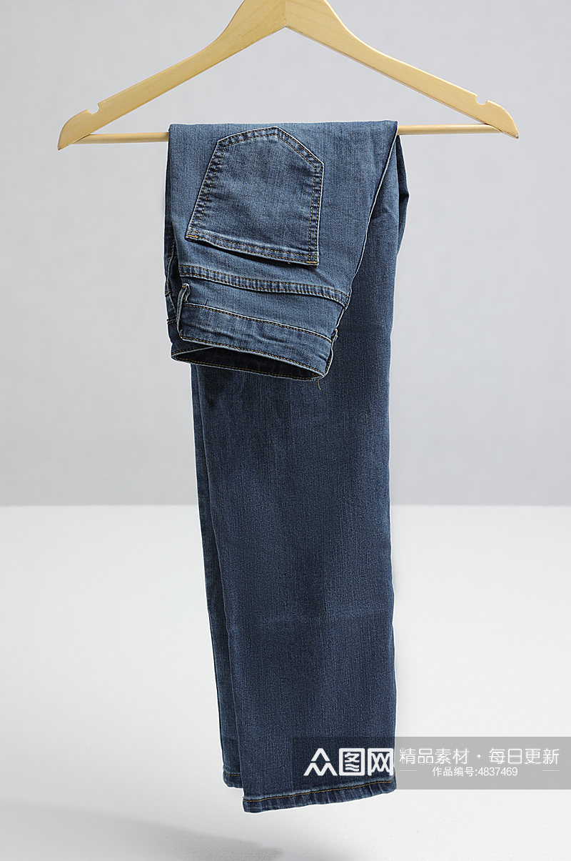 蓝色牛仔裤春装服装摄影图片素材