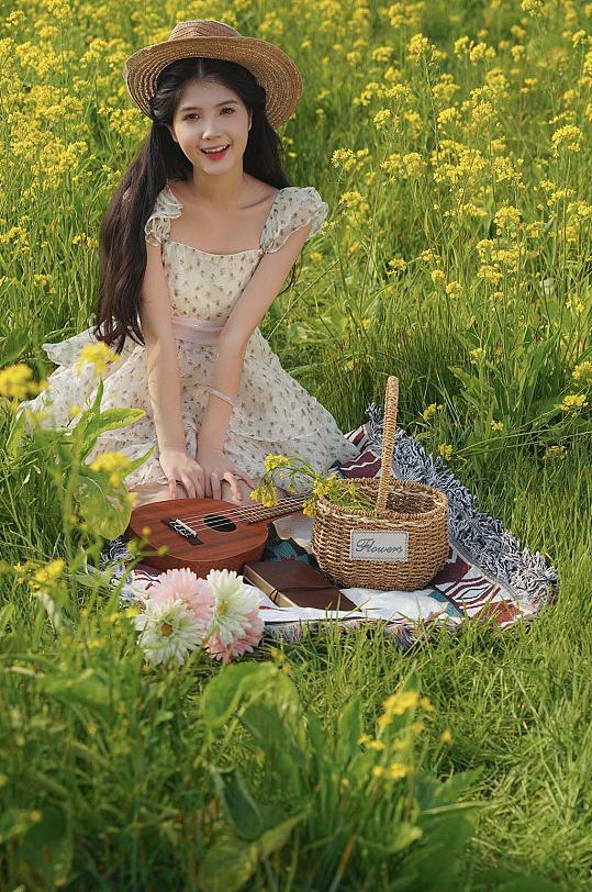 清新少女油菜花赏花季春季人物摄影图片-众图网