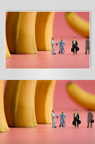 微缩小人新鲜香蕉排列水果食物物品摄影图片