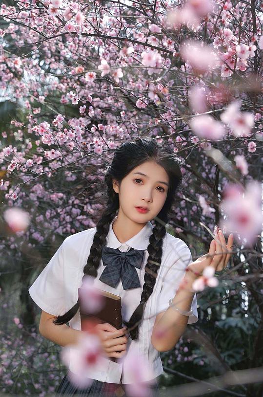 赏花季春季校服少女校服樱花人物摄影图片-众图网