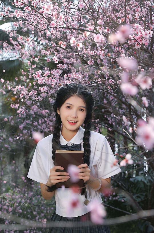 赏花季春季校服少女校服樱花人物摄影图片-众图网