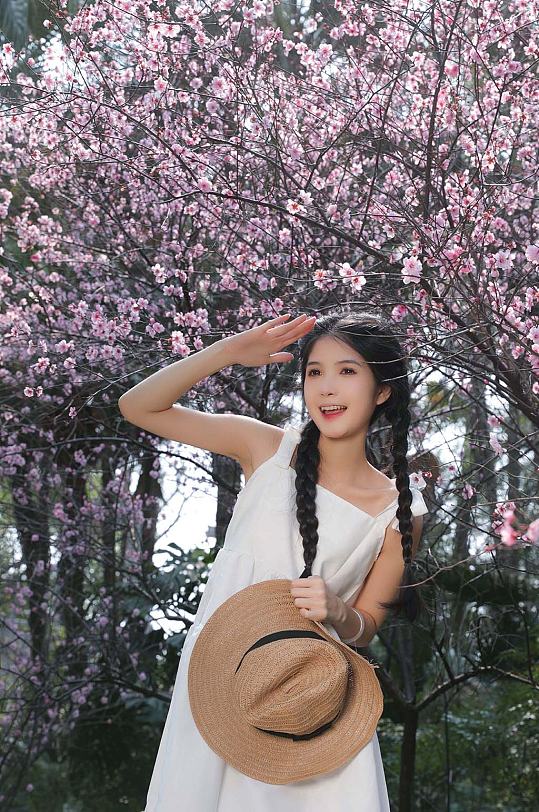 赏花季春季校服少女樱花人物摄影图片-众图网