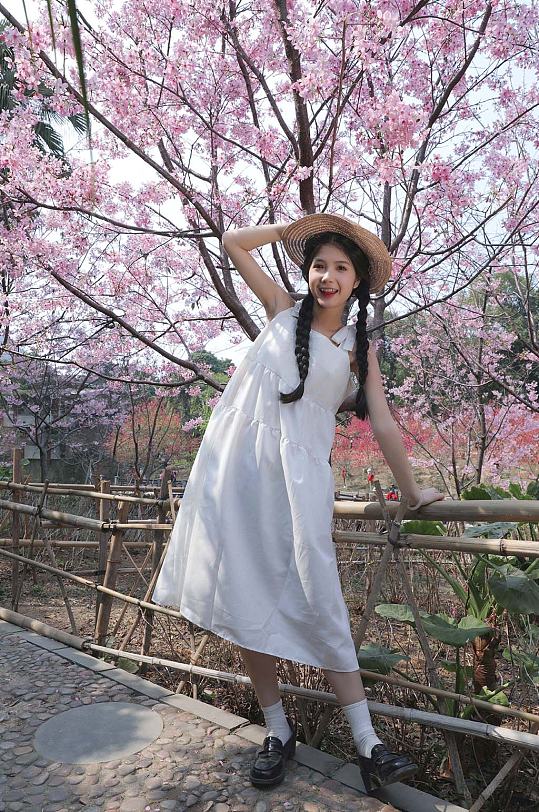 赏花季春季清新少女樱花人物摄影图片-众图网