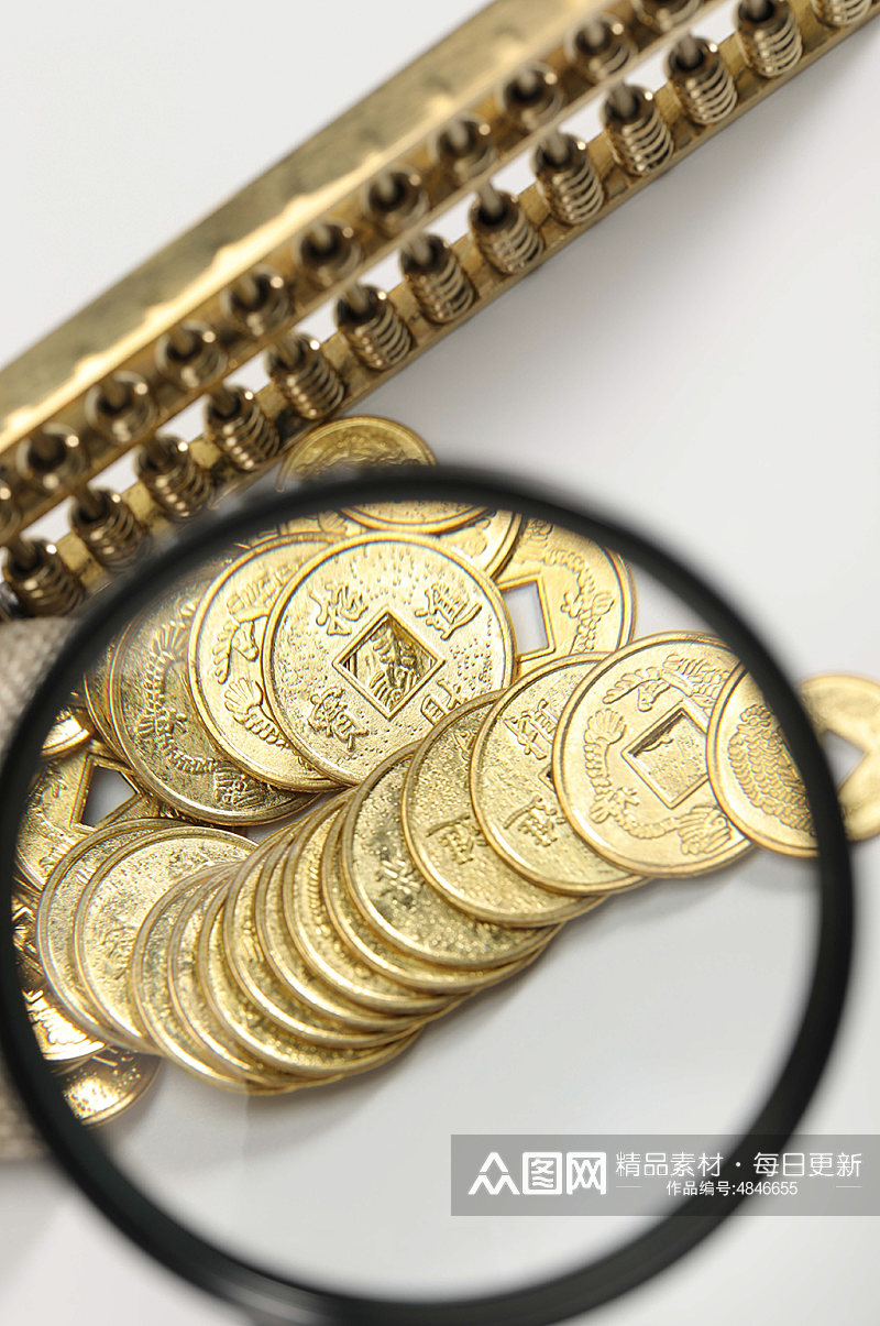 一堆铜币货币算盘放大镜金融贸易摄影图片素材