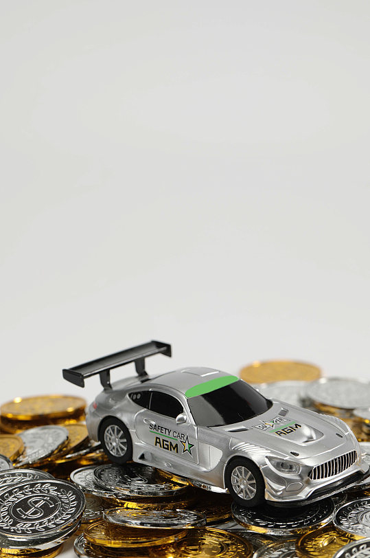 汽车模型金币货币堆金融贸易摄影图片