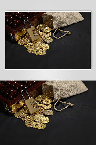 一堆铜币货币算盘黄铜锁金融贸易摄影图片