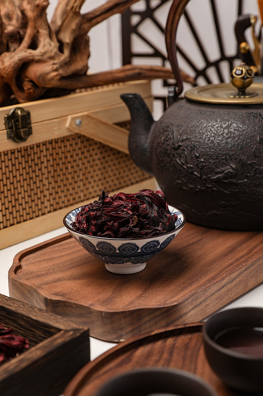 中式布景玫瑰茄花茶叶茶艺茶文化摄影图片