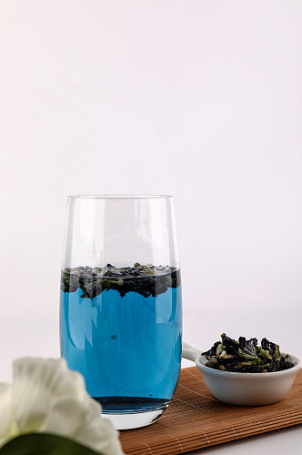 玻璃茶杯茶文化蝶豆花茶茶叶摄影图片