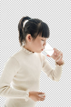 女孩喝水春季预防感冒流感PNG免抠摄影图