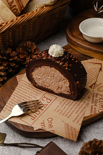 梦龙卷巧克力卷蛋糕卷甜点西点美食摄影图片