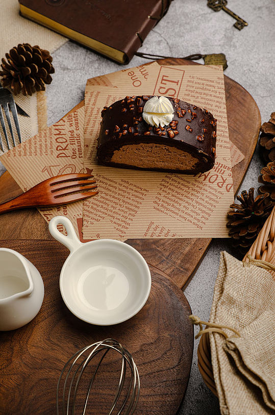 梦龙卷巧克力蛋糕卷甜点西点美食摄影图片