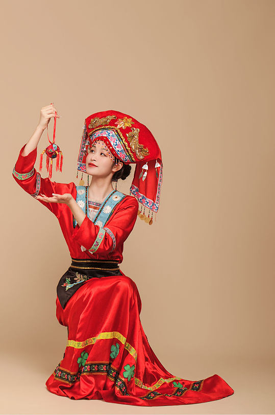 三月三壮族少数民族服饰女性人物摄影图片-众图网