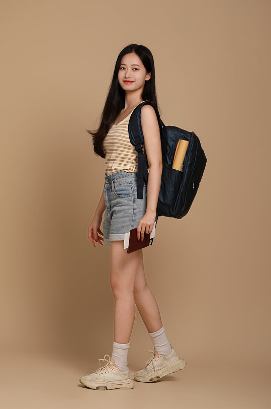 夏季青春元气少女旅游旅行人物摄影图片-众图网