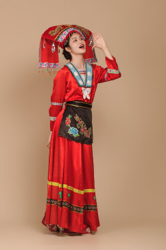 三月三壮族少数民族服饰女性摄影图片
