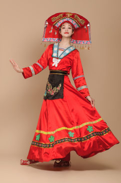 三月三壮族少数民族服饰女性舞蹈摄影图片