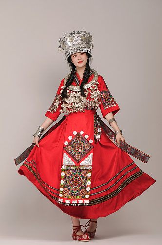 苗族少数民族少女银饰服饰舞蹈摄影图片