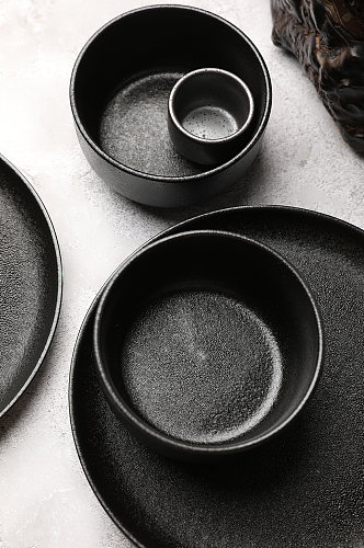 日式复古磨砂陶瓷碗沙拉碗摄影图片