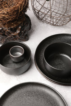 日式复古磨砂陶瓷碗沙拉碗摄影图片