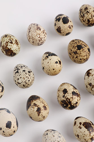 棕褐色斑点鹌鹑蛋食品蛋类食品摄影图