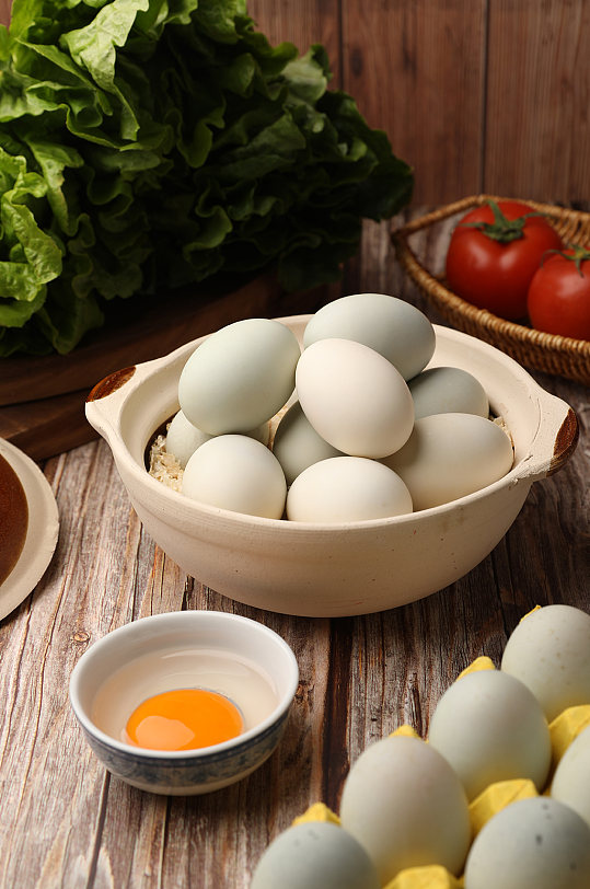碗装新鲜营养健康鸭蛋蛋类食品摄影图片