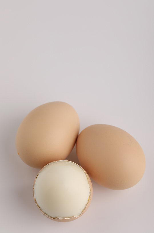 新鲜营养健康水煮蛋鸡蛋蛋类食品摄影图片