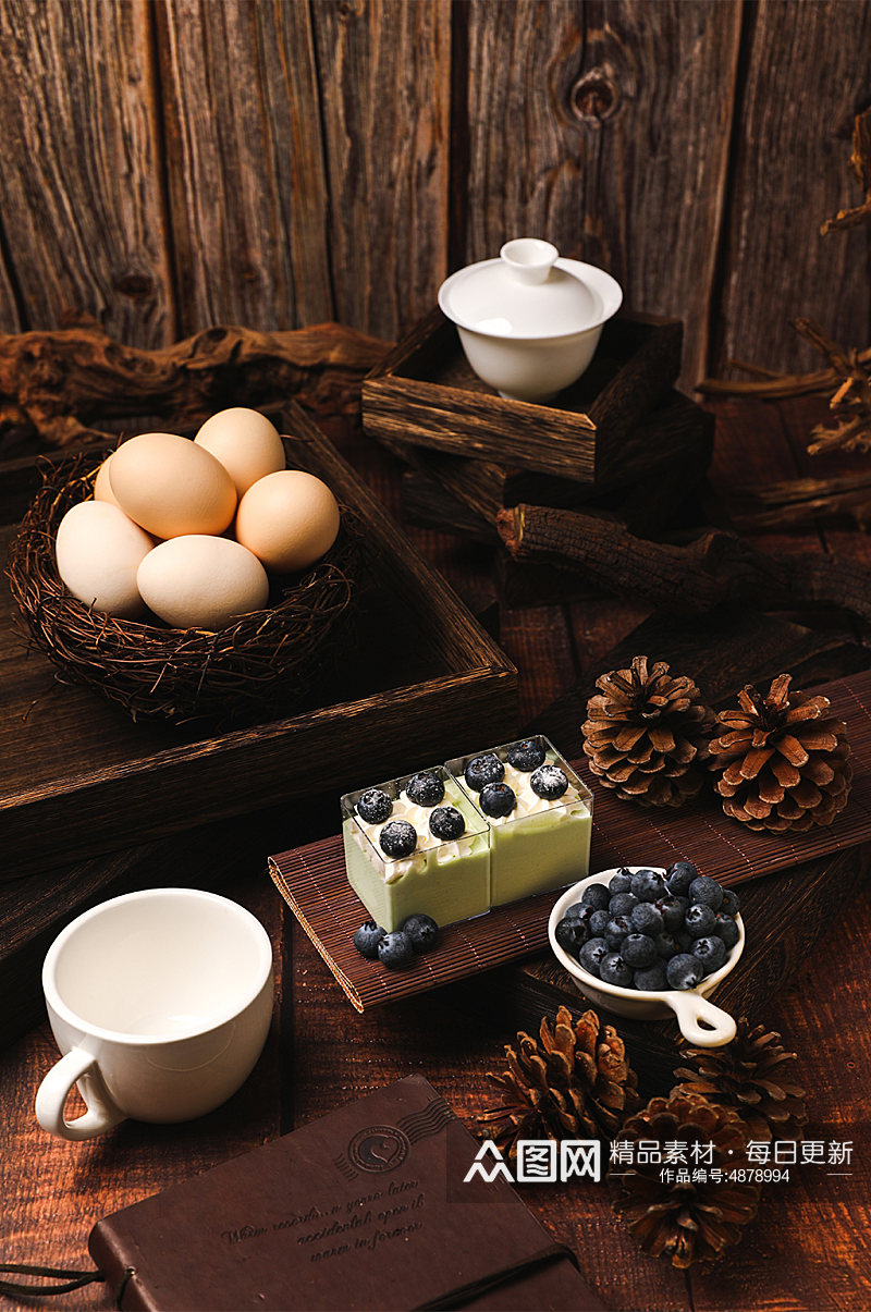 简洁茶杯鸡蛋蓝莓松果蛋糕甜品美食摄影图片素材