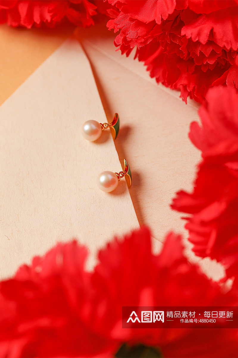 简洁大气珍珠耳钉康乃馨母亲节物品摄影图片素材