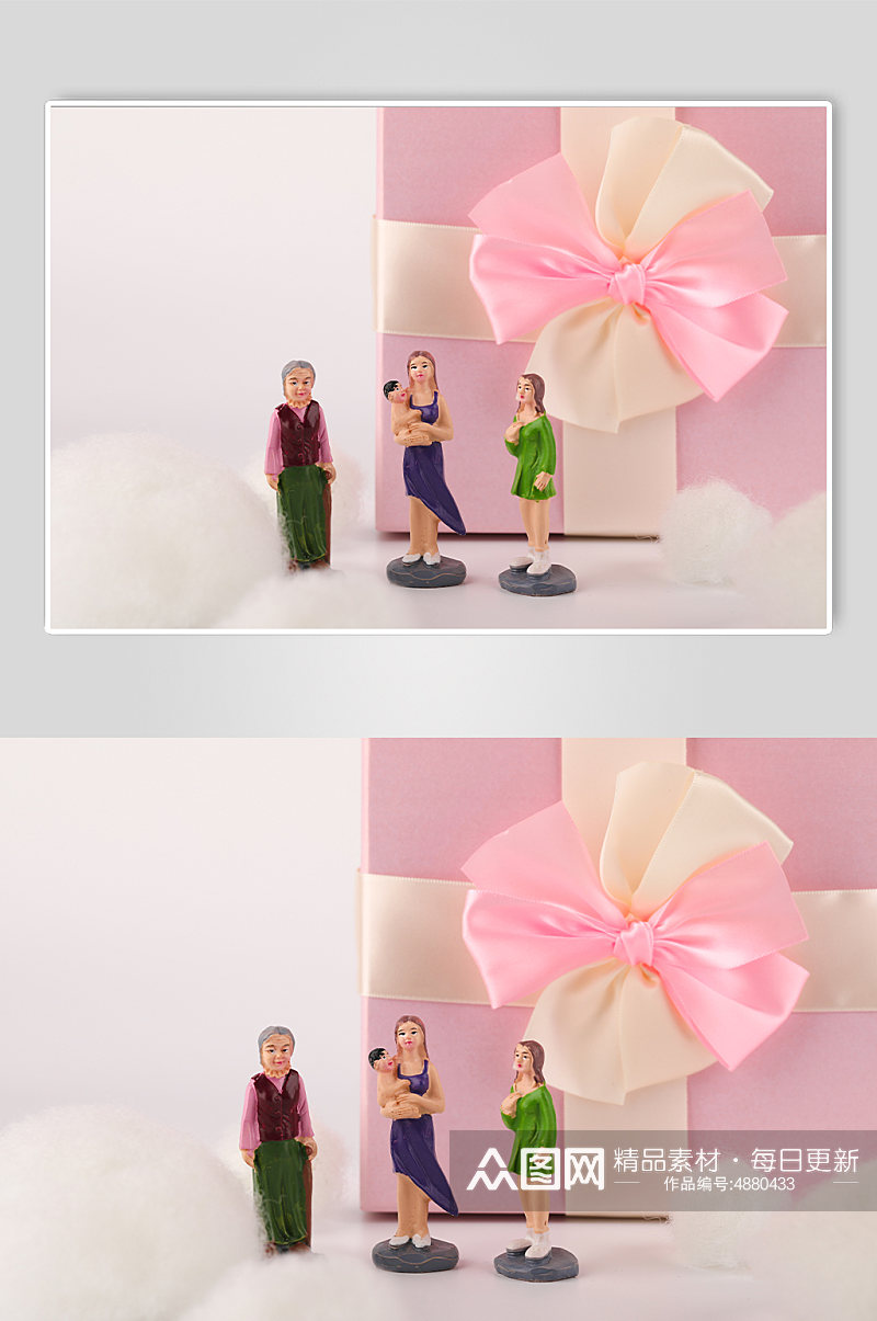简洁大气粉色礼盒娃娃母亲节物品摄影图片素材