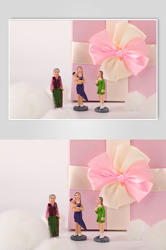 简洁大气粉色礼盒娃娃母亲节物品摄影图片