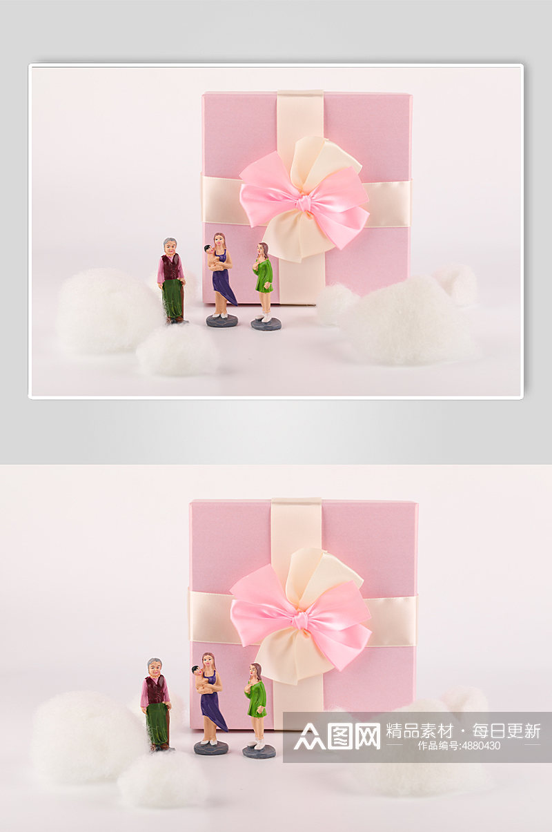 小清新粉色礼盒娃娃母亲节物品摄影图片素材