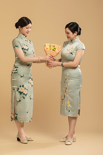 中国风母亲节优雅旗袍女性人物摄影图片