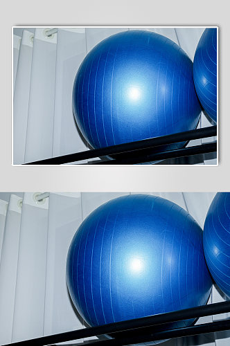 健身房瑜伽球健身球锻炼器械摄影图片