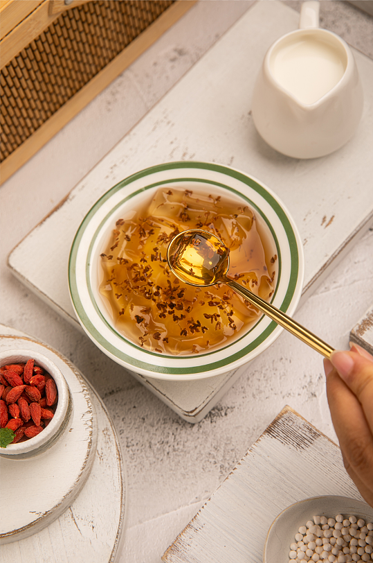 夏日清凉解暑凉粉夏季糖水摄影图片