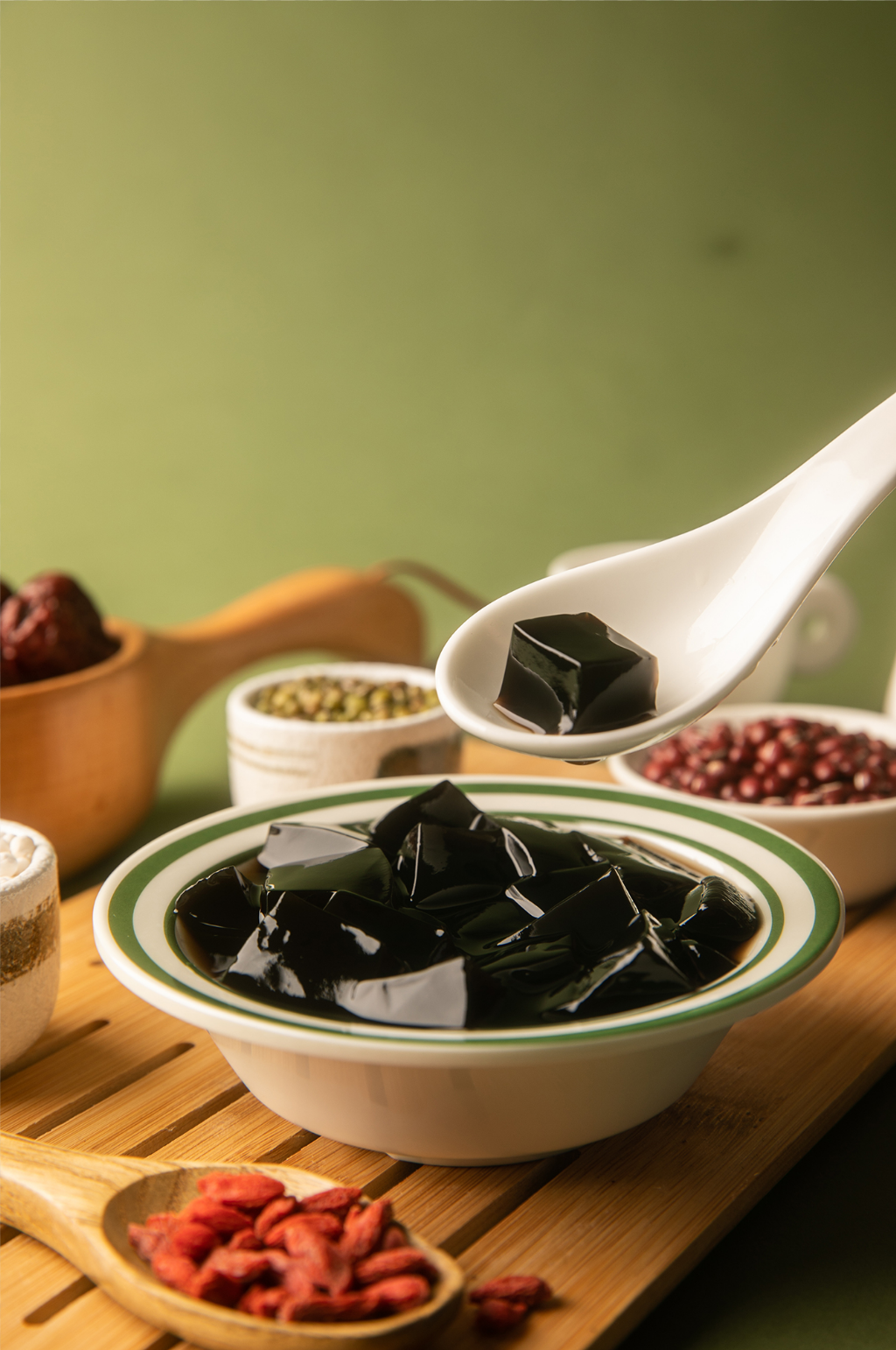 夏日清凉解暑龟苓膏夏季糖水摄影图片素材