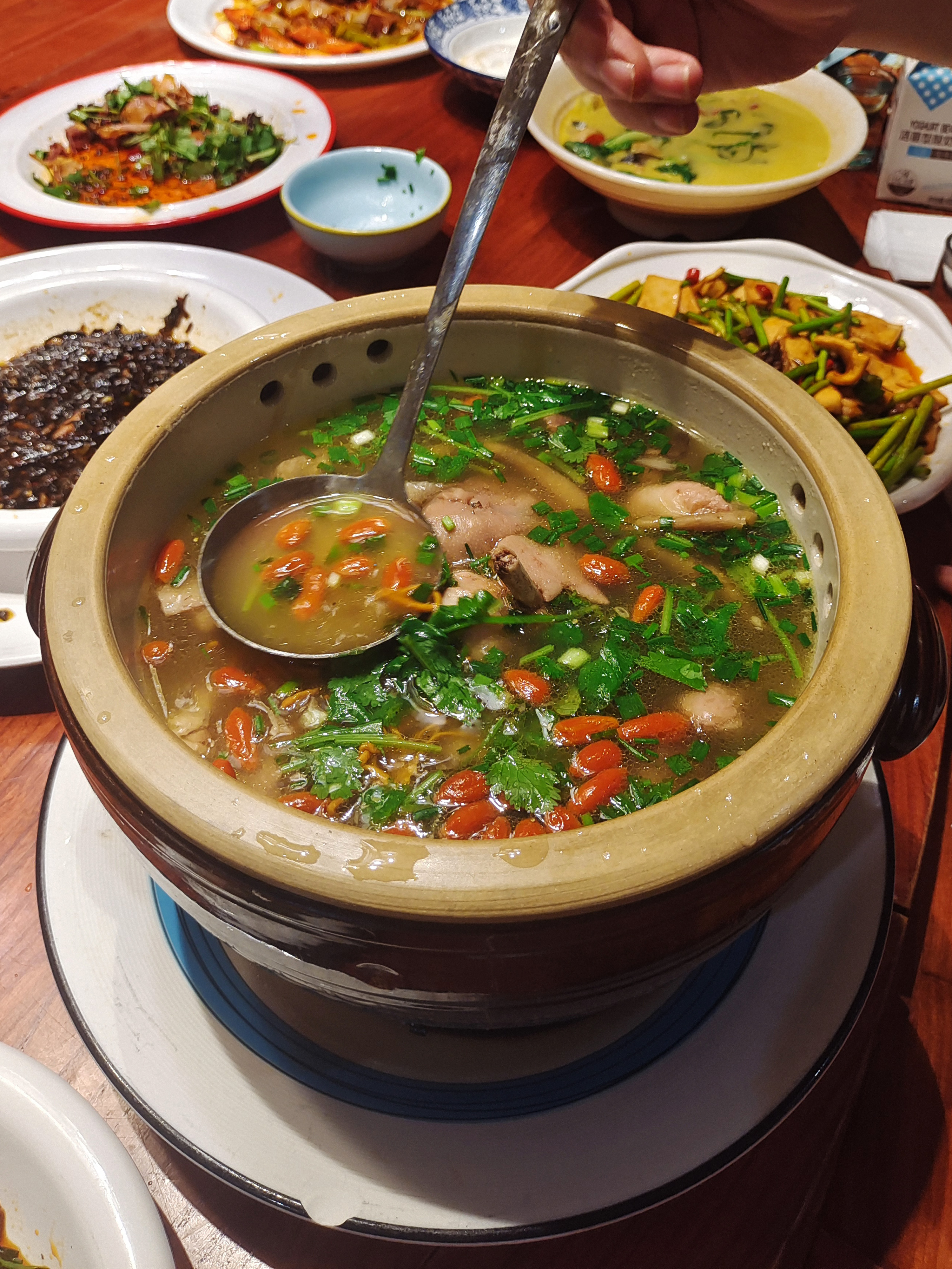 特色炖鸡饭店美食素材