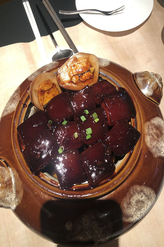 红烧肉高端酒楼餐厅特色名菜摄影图片